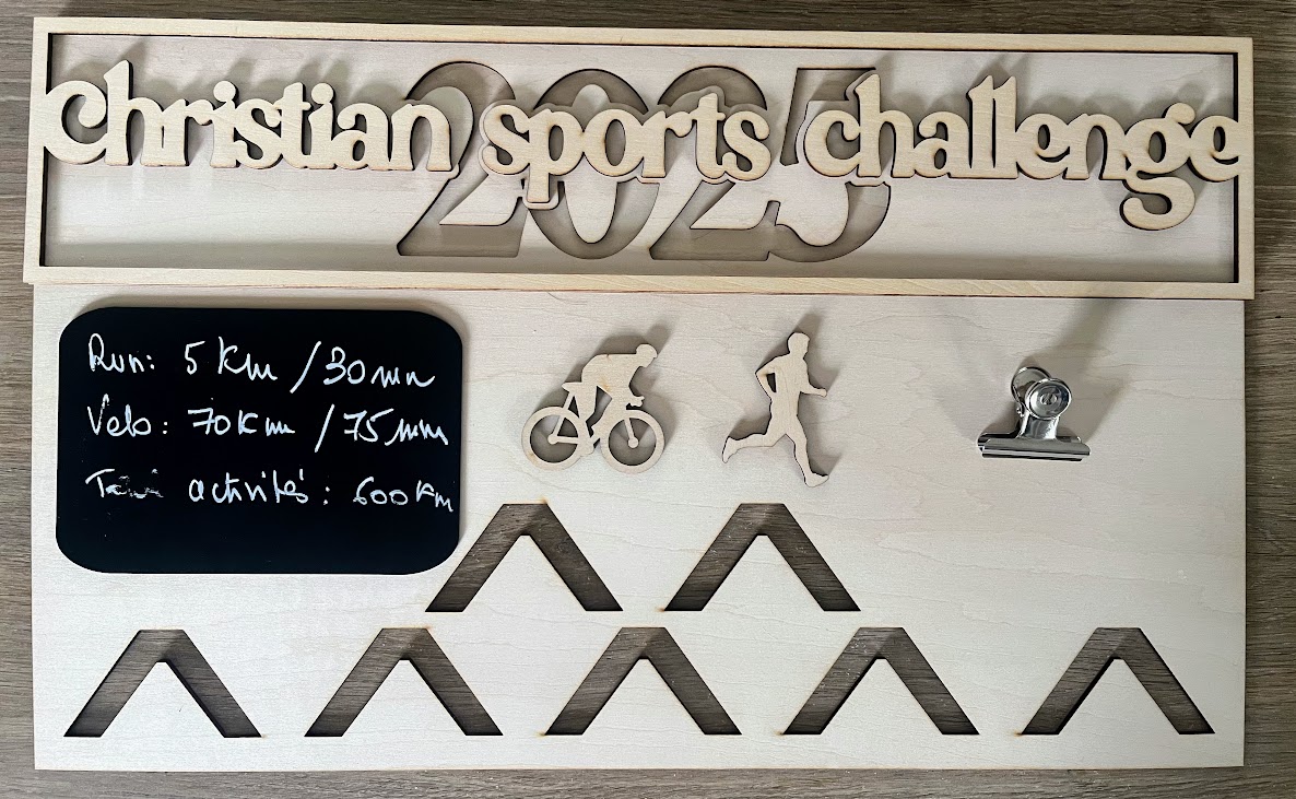 Support à médailles en bois gravé pour coureur, cycliste ou triathlète – Fabrication artisanale en France